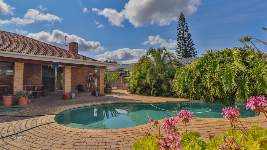 4 Bedroom Property for Sale in Stilbaai Wes Western Cape